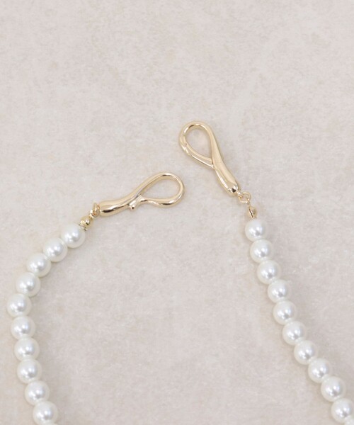 fredy emue(フレディエミュ)の「フロントメタルフックパールネックレス(ネックレス・レディース・シルバー/ゴールド・FREE)」の10枚目の写真
