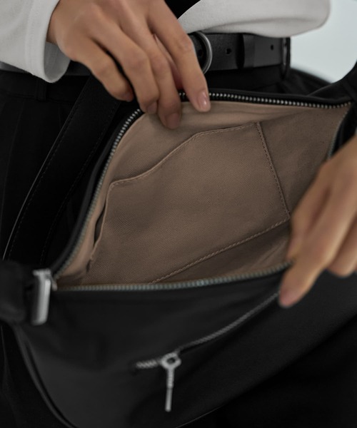 STYLE DELI（スタイルデリ）の「【DELI by】本革しなやかレザーワンショルダーバッグ（ショルダーバッグ・レディース・ブラウン/ブラック・FREE）」の8枚目の写真