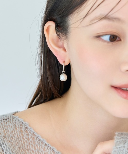 Phoebe（フィービィー）の「【金属アレルギー対応】バランスパールフープイヤリング/ステンレス/大ぶり/存在感◎/主役級（イヤリング・レディース・シルバー/イエローゴールド・FREE）」の8枚目の写真