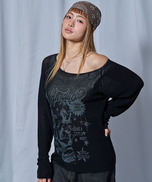 SEQUENZ（シークエンズ）の「【sqnz（エスキュンズ）】sqnz rock sheer knit / レディース ワンショルダー ニット クルーネック 長袖 プリント シアー（ニット/セーター・レディース・レッド/グレイッシュベージュ/ブラック・MEDIUM/SMALL）」の5枚目の写真