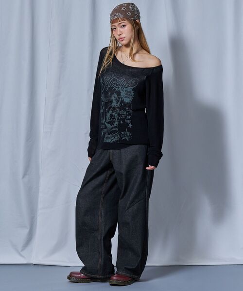 SEQUENZ（シークエンズ）の「【sqnz（エスキュンズ）】sqnz rock sheer knit / レディース ワンショルダー ニット クルーネック 長袖 プリント シアー（ニット/セーター・レディース・レッド/グレイッシュベージュ/ブラック・MEDIUM/SMALL）」の7枚目の写真