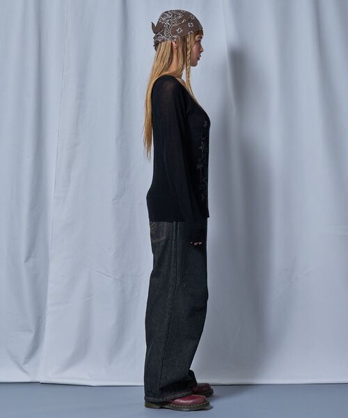 SEQUENZ（シークエンズ）の「【sqnz（エスキュンズ）】sqnz rock sheer knit / レディース ワンショルダー ニット クルーネック 長袖 プリント シアー（ニット/セーター・レディース・レッド/グレイッシュベージュ/ブラック・MEDIUM/SMALL）」の9枚目の写真