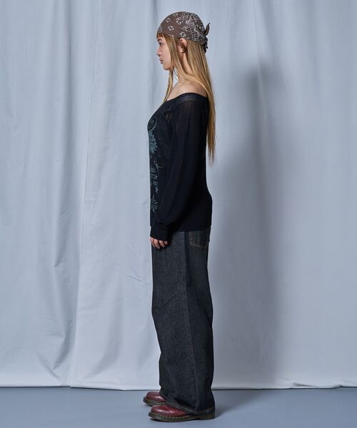 SEQUENZ（シークエンズ）の「【sqnz（エスキュンズ）】sqnz rock sheer knit / レディース ワンショルダー ニット クルーネック 長袖 プリント シアー（ニット/セーター・レディース・レッド/グレイッシュベージュ/ブラック・MEDIUM/SMALL）」の10枚目の写真