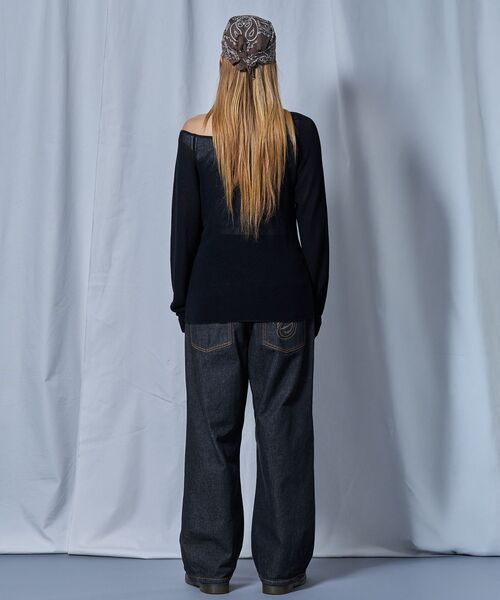 SEQUENZ（シークエンズ）の「【sqnz（エスキュンズ）】sqnz rock sheer knit / レディース ワンショルダー ニット クルーネック 長袖 プリント シアー（ニット/セーター・レディース・レッド/グレイッシュベージュ/ブラック・MEDIUM/SMALL）」の11枚目の写真