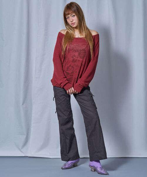 SEQUENZ（シークエンズ）の「【sqnz（エスキュンズ）】sqnz rock sheer knit / レディース ワンショルダー ニット クルーネック 長袖 プリント シアー（ニット/セーター・レディース・レッド/グレイッシュベージュ/ブラック・MEDIUM/SMALL）」の18枚目の写真