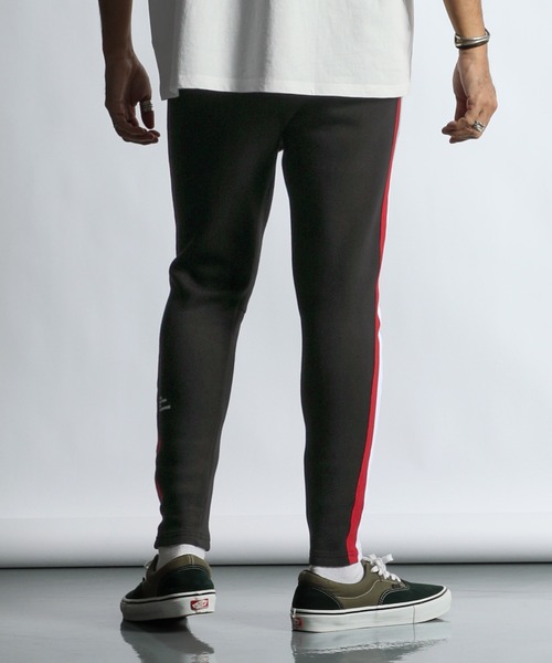 The DUFFER of ST.GEORGE（ザダファーオブセントジョージ）の「【WEB限定アイテム】SIDE LINE SLIM PANTS：ダンボールニット サイドライン スリムパンツ（スウェットパンツ・メンズ・グレー/ブラック/ベージュ・X-LARGE/LARGE/MEDIUM/SMALL）」の10枚目の写真