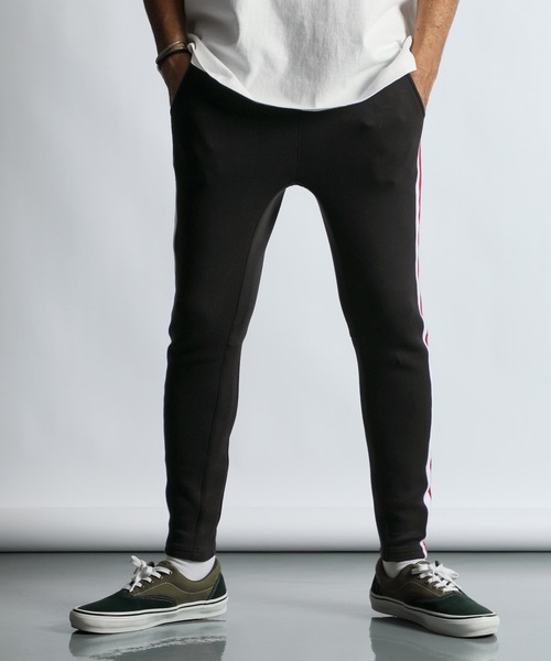 The DUFFER of ST.GEORGE（ザダファーオブセントジョージ）の「【WEB限定アイテム】SIDE LINE SLIM PANTS：ダンボールニット サイドライン スリムパンツ（スウェットパンツ・メンズ・グレー/ブラック/ベージュ・X-LARGE/LARGE/MEDIUM/SMALL）」の4枚目の写真