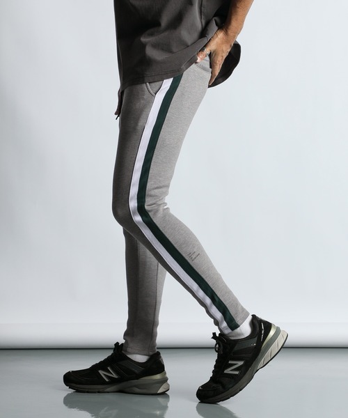 The DUFFER of ST.GEORGE（ザダファーオブセントジョージ）の「【WEB限定アイテム】SIDE LINE SLIM PANTS：ダンボールニット サイドライン スリムパンツ（スウェットパンツ・メンズ・グレー/ブラック/ベージュ・X-LARGE/LARGE/MEDIUM/SMALL）」の6枚目の写真