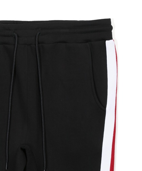 The DUFFER of ST.GEORGE（ザダファーオブセントジョージ）の「【WEB限定アイテム】SIDE LINE SLIM PANTS：ダンボールニット サイドライン スリムパンツ（スウェットパンツ・メンズ・グレー/ブラック/ベージュ・X-LARGE/LARGE/MEDIUM/SMALL）」の14枚目の写真