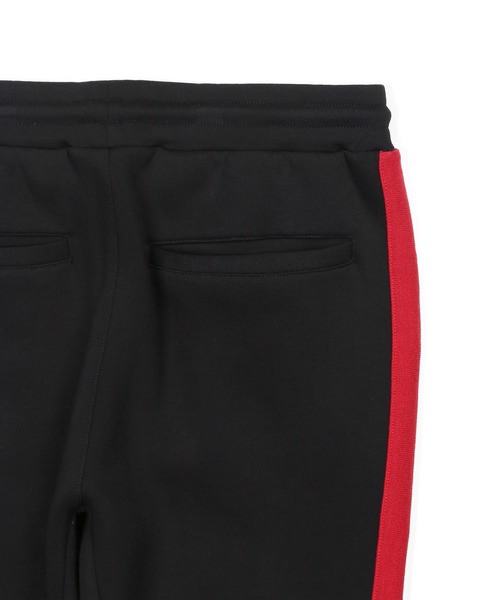 The DUFFER of ST.GEORGE（ザダファーオブセントジョージ）の「【WEB限定アイテム】SIDE LINE SLIM PANTS：ダンボールニット サイドライン スリムパンツ（スウェットパンツ・メンズ・グレー/ブラック/ベージュ・X-LARGE/LARGE/MEDIUM/SMALL）」の19枚目の写真