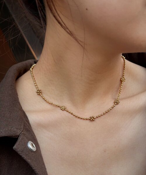 GOLDY(ゴールディ)の「〈GOLDY/ゴールディ〉フラワーボールチェーンネックレス(ネックレス・レディース・ゴールド/シルバー・FREE)」の5枚目の写真