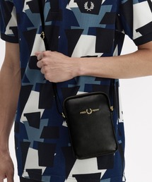 FRED PERRY（フレッドペリー）の「Smooth Leather Small Side Bag／スムースレザーサイドバッグ（ショルダーバッグ）」