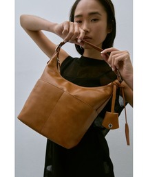 un/neu（アンノイ）の「ワンハンドル２WAYラウンドバッグ / iPad mini収納可能（ショルダーバッグ）」