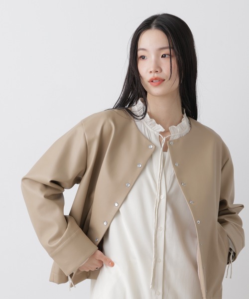 NANO universe（ナノユニバース）の「フェイクレザーパールドットノーカラージャケット（ノーカラージャケット・レディース・ブラック/ベージュ・FREE）」の3枚目の写真