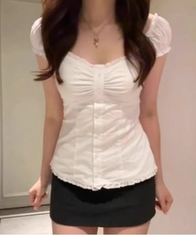 Vini（ヴィニ）の「フリルボタン スリムリブトップス（Tシャツ/カットソー）」