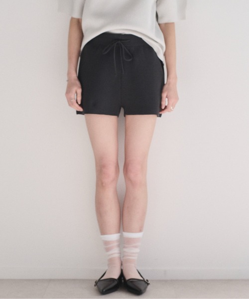 SOYEN（ソイエン）の「リブニットブルマショートパンツ/セットアップ可（その他パンツ・レディース・ベージュ/チャコール・F）」の3枚目の写真