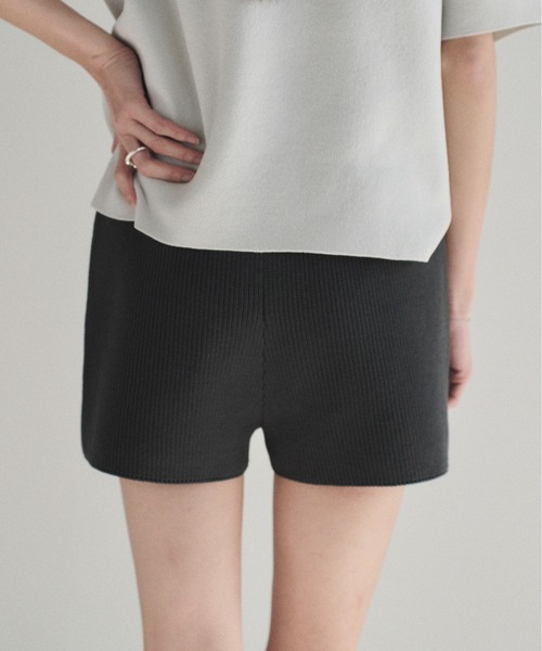 SOYEN（ソイエン）の「リブニットブルマショートパンツ/セットアップ可（その他パンツ・レディース・ベージュ/チャコール・F）」の6枚目の写真