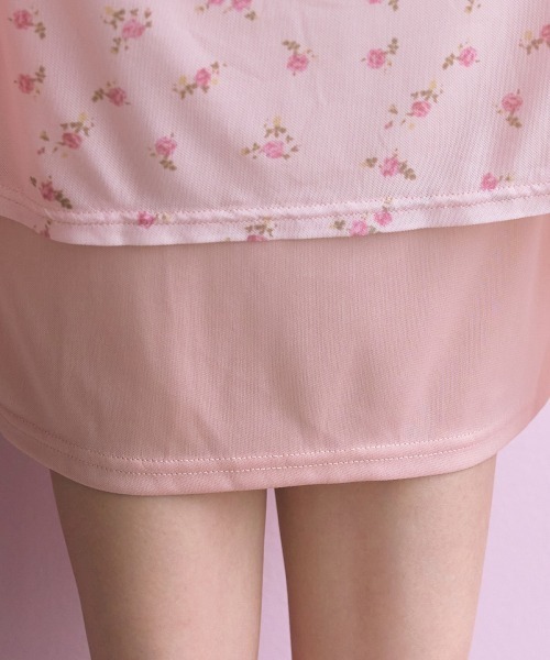 marun（マルン）の「＜大きいサイズ＞フラワープリントドロストキャミワンピース marun（ワンピース・レディース・ピンク/ブラック・3L/LL/4L/L/5L）」の4枚目の写真