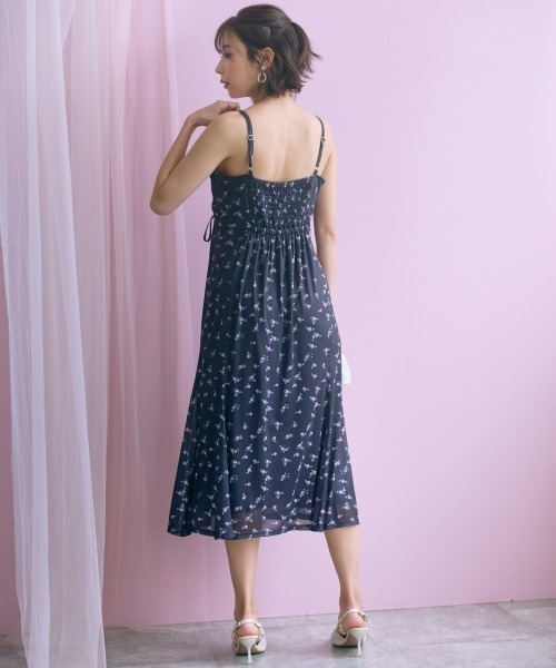 marun（マルン）の「＜大きいサイズ＞フラワープリントドロストキャミワンピース marun（ワンピース・レディース・ピンク/ブラック・3L/LL/4L/L/5L）」の18枚目の写真