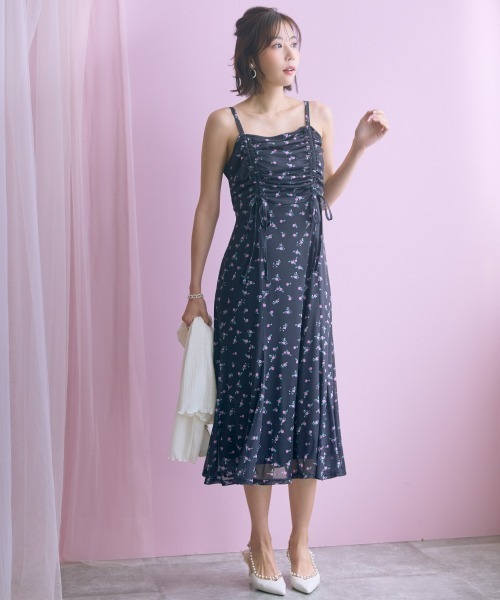 marun（マルン）の「＜大きいサイズ＞フラワープリントドロストキャミワンピース marun（ワンピース・レディース・ピンク/ブラック・3L/LL/4L/L/5L）」の19枚目の写真