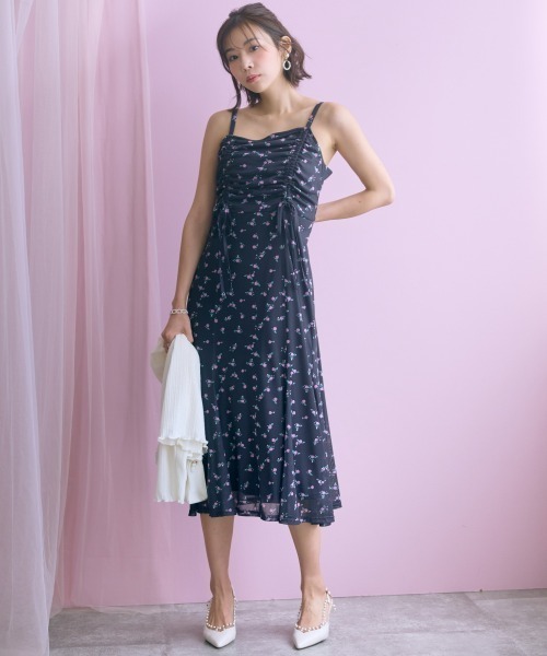 marun（マルン）の「＜大きいサイズ＞フラワープリントドロストキャミワンピース marun（ワンピース・レディース・ピンク/ブラック・3L/LL/4L/L/5L）」の20枚目の写真