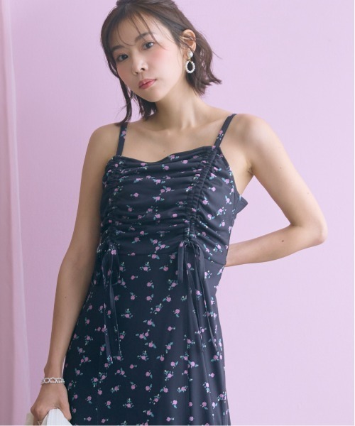 marun（マルン）の「＜大きいサイズ＞フラワープリントドロストキャミワンピース marun（ワンピース・レディース・ピンク/ブラック・3L/LL/4L/L/5L）」の21枚目の写真