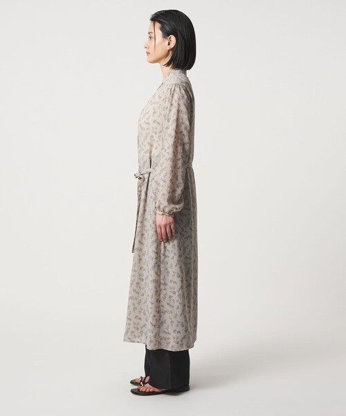 A DAY IN THE LIFE UNITED ARROWS(アデイインザライフユナイテッドアローズ)の「プリント フリルネック シャツワンピース <A DAY IN THE LIFE>(ワンピース・レディース・ベージュ/ネイビー/その他1・FREE)」の7枚目の写真