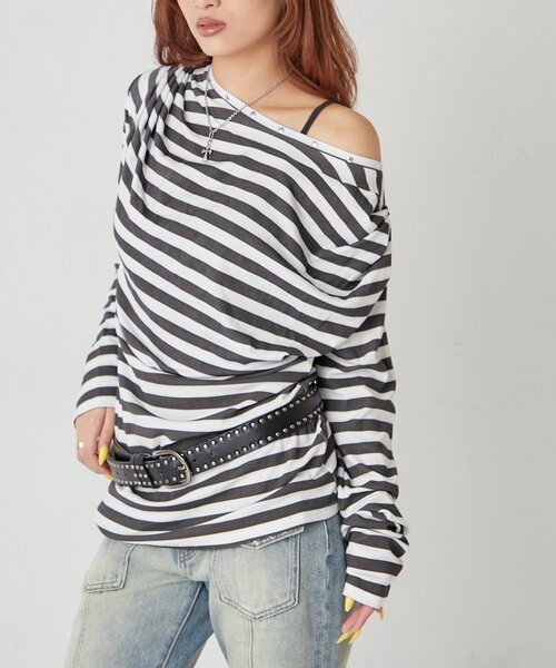 WHO'S WHO gallery（フーズフーギャラリー）の「ドレープスタッズトップス（Tシャツ/カットソー・レディース・グレー/ブラック/ホワイト/オフホワイト・FREE）」の2枚目の写真