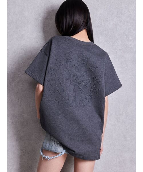 GYDA（ジェイダ）の「sacred edge cross emboss BIG Tシャツ（Tシャツ/カットソー・レディース・オフホワイト/ブラック/チャコールグレー・FREE）」の3枚目の写真