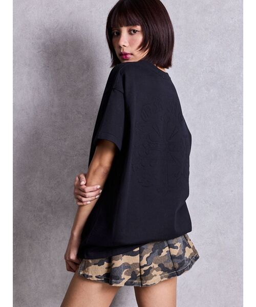 GYDA（ジェイダ）の「sacred edge cross emboss BIG Tシャツ（Tシャツ/カットソー・レディース・オフホワイト/ブラック/チャコールグレー・FREE）」の4枚目の写真