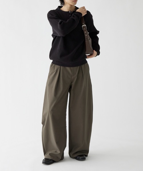 Adoon plain(アドーンプレーン)の「Chino-Like Tuck Curve Slacks チノライクカーブスラックス(スラックス・メンズ・オリーブ/ベージュ・LARGE/MEDIUM/SMALL)」の15枚目の写真