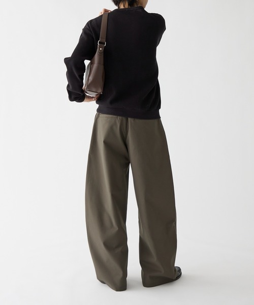Adoon plain(アドーンプレーン)の「Chino-Like Tuck Curve Slacks チノライクカーブスラックス(スラックス・メンズ・オリーブ/ベージュ・LARGE/MEDIUM/SMALL)」の16枚目の写真