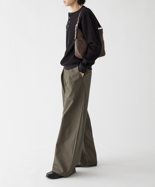 Adoon plain(アドーンプレーン)の「Chino-Like Tuck Curve Slacks チノライクカーブスラックス(スラックス・メンズ・オリーブ/ベージュ・LARGE/MEDIUM/SMALL)」の17枚目の写真