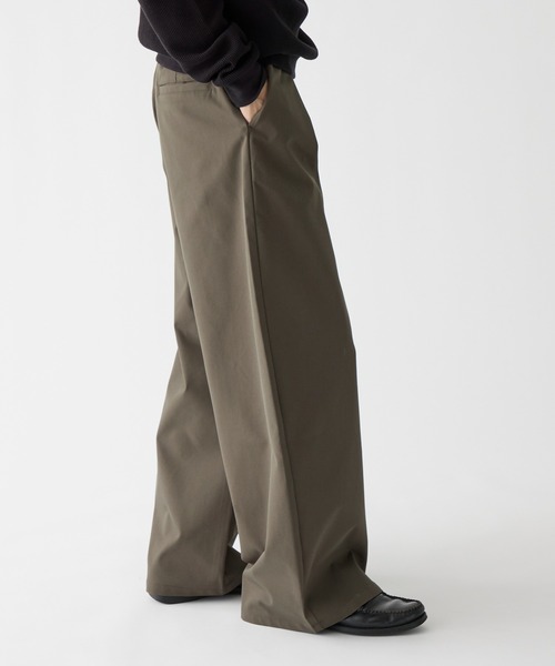 Adoon plain(アドーンプレーン)の「Chino-Like Tuck Curve Slacks チノライクカーブスラックス(スラックス・メンズ・オリーブ/ベージュ・LARGE/MEDIUM/SMALL)」の20枚目の写真