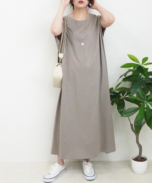 SELECT LEVERY(セレクトリベリー)の「綿100%天竺ノースリーブロングワンピース(ワンピース・レディース・ブラック/グレイッシュベージュ・MEDIUM)」の2枚目の写真