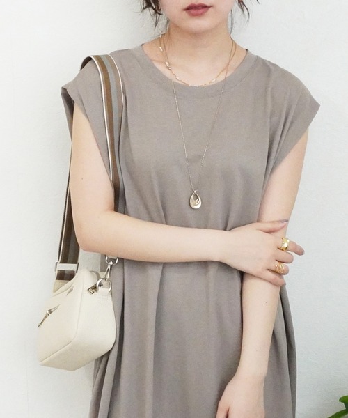 SELECT LEVERY(セレクトリベリー)の「綿100%天竺ノースリーブロングワンピース(ワンピース・レディース・ブラック/グレイッシュベージュ・MEDIUM)」の6枚目の写真