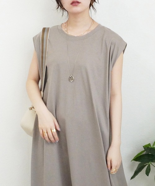SELECT LEVERY(セレクトリベリー)の「綿100%天竺ノースリーブロングワンピース(ワンピース・レディース・ブラック/グレイッシュベージュ・MEDIUM)」の7枚目の写真