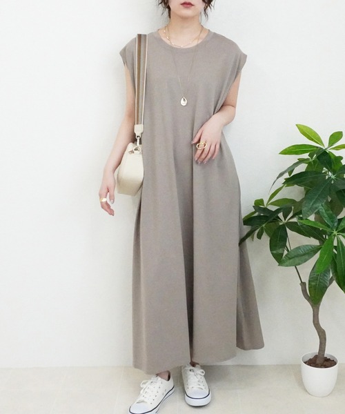 SELECT LEVERY(セレクトリベリー)の「綿100%天竺ノースリーブロングワンピース(ワンピース・レディース・ブラック/グレイッシュベージュ・MEDIUM)」の9枚目の写真