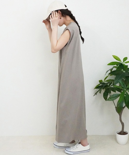 SELECT LEVERY(セレクトリベリー)の「綿100%天竺ノースリーブロングワンピース(ワンピース・レディース・ブラック/グレイッシュベージュ・MEDIUM)」の11枚目の写真