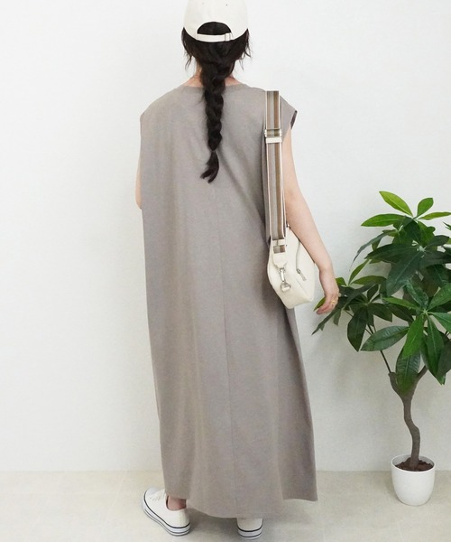 SELECT LEVERY(セレクトリベリー)の「綿100%天竺ノースリーブロングワンピース(ワンピース・レディース・ブラック/グレイッシュベージュ・MEDIUM)」の13枚目の写真