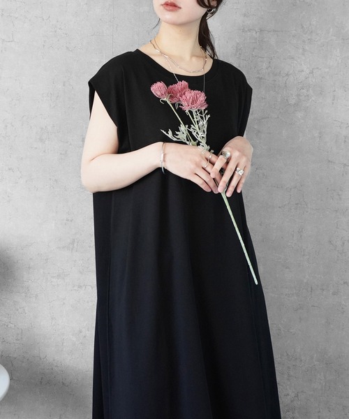SELECT LEVERY(セレクトリベリー)の「綿100%天竺ノースリーブロングワンピース(ワンピース・レディース・ブラック/グレイッシュベージュ・MEDIUM)」の15枚目の写真