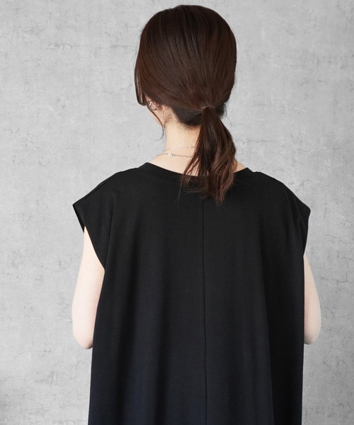 SELECT LEVERY(セレクトリベリー)の「綿100%天竺ノースリーブロングワンピース(ワンピース・レディース・ブラック/グレイッシュベージュ・MEDIUM)」の20枚目の写真