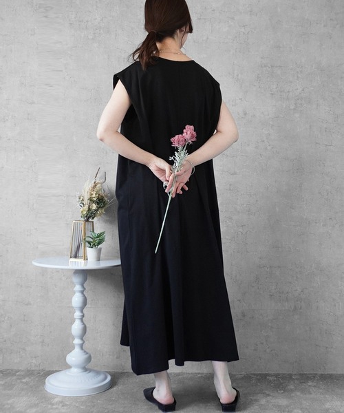 SELECT LEVERY(セレクトリベリー)の「綿100%天竺ノースリーブロングワンピース(ワンピース・レディース・ブラック/グレイッシュベージュ・MEDIUM)」の21枚目の写真