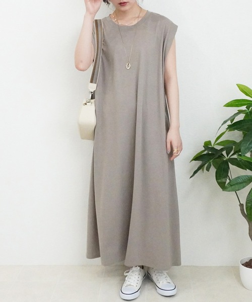 SELECT LEVERY(セレクトリベリー)の「綿100%天竺ノースリーブロングワンピース(ワンピース・レディース・ブラック/グレイッシュベージュ・MEDIUM)」の3枚目の写真