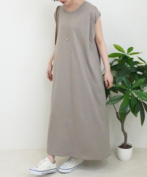 SELECT LEVERY(セレクトリベリー)の「綿100%天竺ノースリーブロングワンピース(ワンピース・レディース・ブラック/グレイッシュベージュ・MEDIUM)」の4枚目の写真
