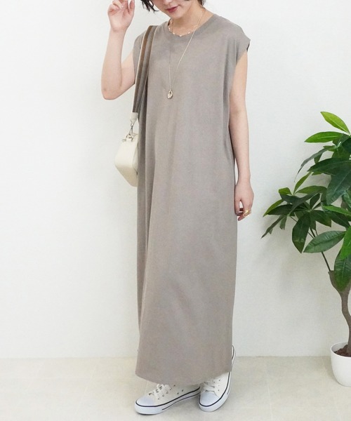 SELECT LEVERY(セレクトリベリー)の「綿100%天竺ノースリーブロングワンピース(ワンピース・レディース・ブラック/グレイッシュベージュ・MEDIUM)」の5枚目の写真