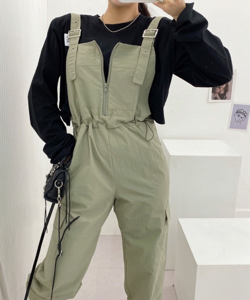 2ly2(トゥーリートゥー)の「ミリタリー風 サロペットパンツ(サロペット/オーバーオール・レディース・グリーン/ブラック・FREE)」の11枚目の写真