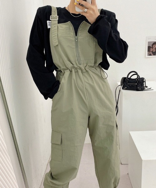 2ly2(トゥーリートゥー)の「ミリタリー風 サロペットパンツ(サロペット/オーバーオール・レディース・グリーン/ブラック・FREE)」の16枚目の写真