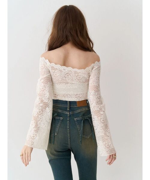 EVRIS（エヴリス）の「スカラップオフショルレーストップス　春服（シャツ/ブラウス・レディース・ブラック/ホワイト・FREE）」の4枚目の写真