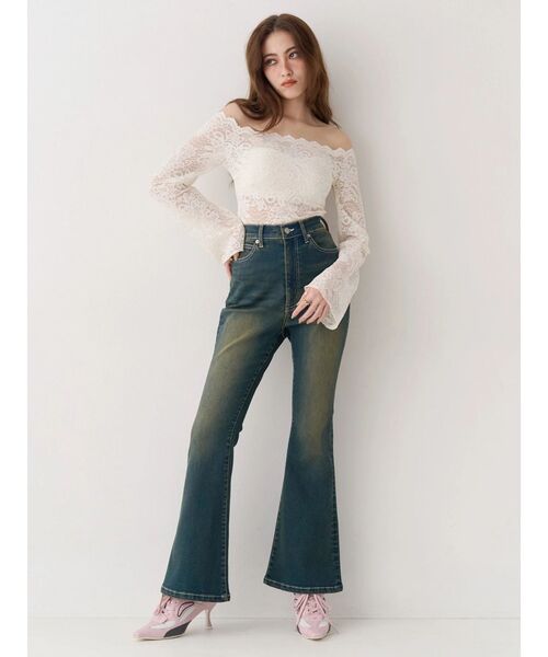 EVRIS（エヴリス）の「スカラップオフショルレーストップス　春服（シャツ/ブラウス・レディース・ブラック/ホワイト・FREE）」の6枚目の写真